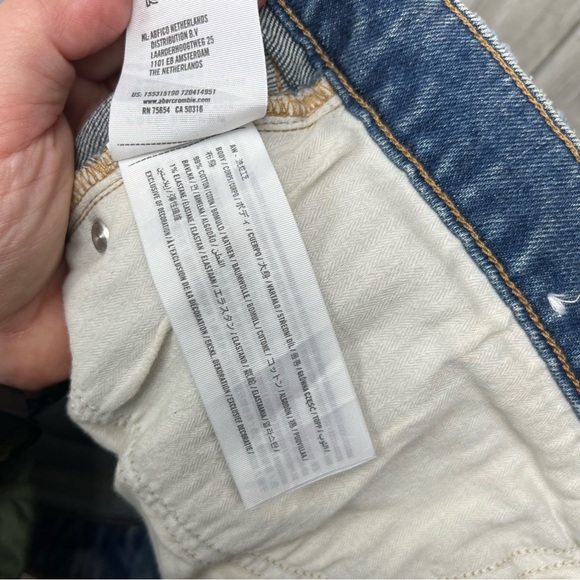 NWT Abercrombie High Rise Ripped Mom Jean Sz 18 Long - Picture 7 of 11